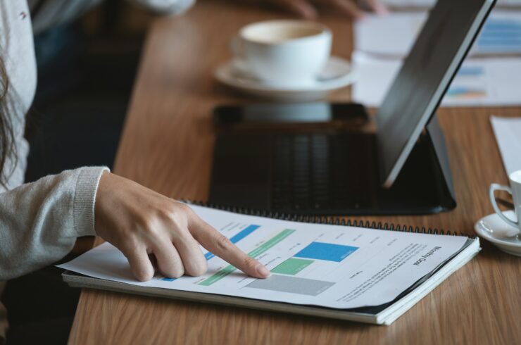 Rapport mensuel CCQ : comment le remplir correctement ? Guide complet pour l’employeur