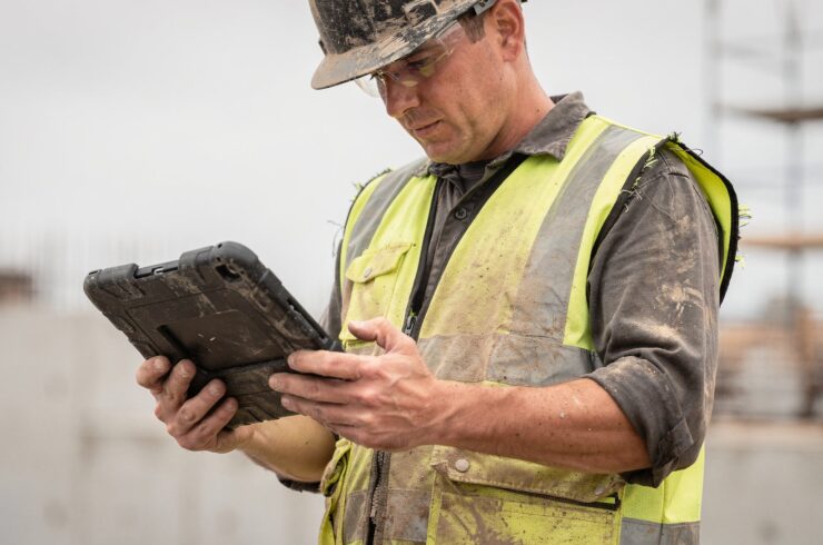 R-20 Compliant Timesheet: How to Keep It Right? A Guide for Construction Employers